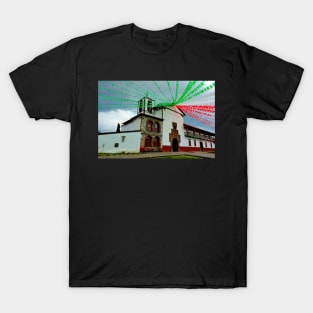 Eglise typique dans un village du Mexique T-Shirt